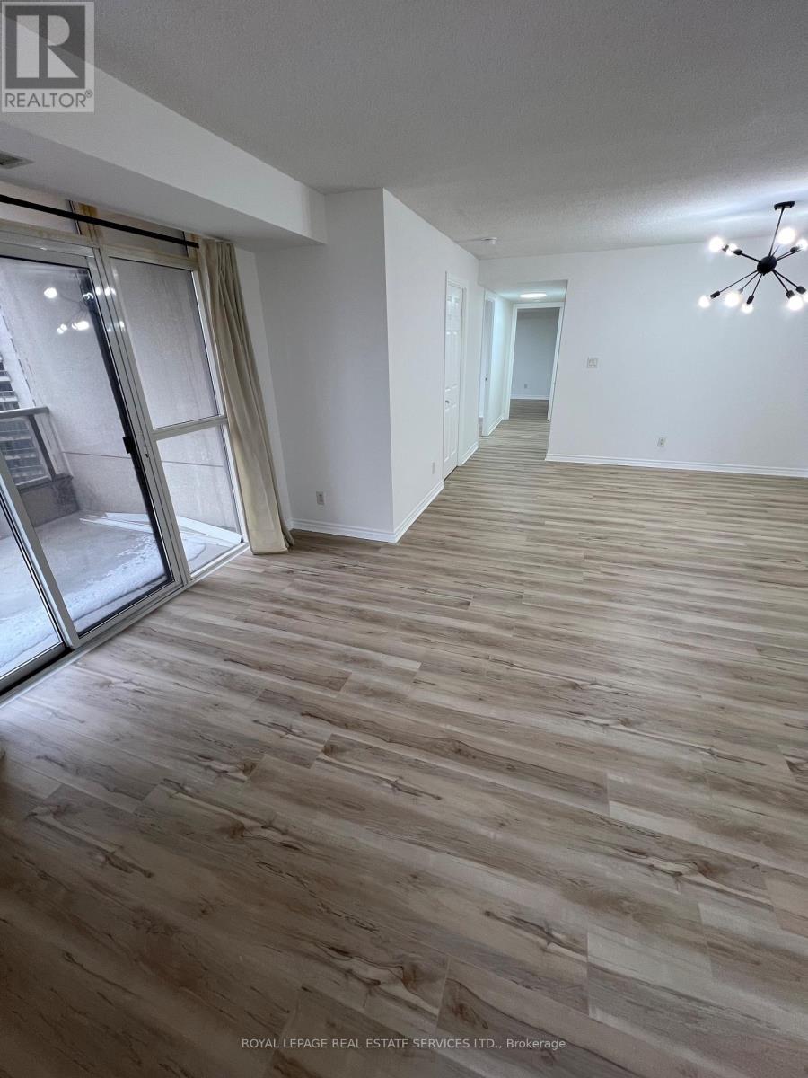 2116 - 3880 Duke Of York Boulevard, Mississauga, Ontario  L5B 4M7 - Photo 10 - W12704198