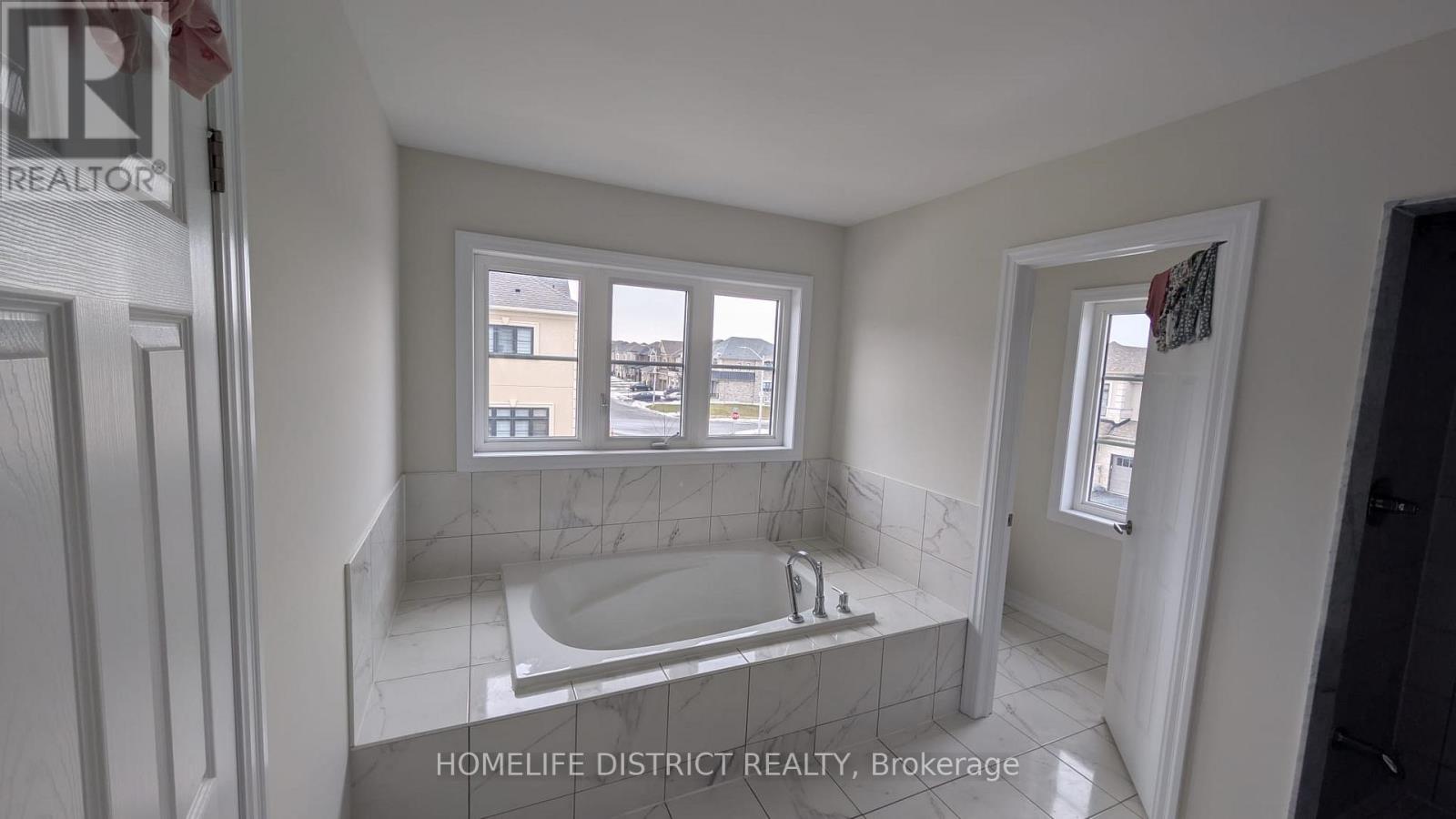 160 Belmont Drive, Clarington, Ontario  L1B 0X1 - Photo 3 - E12706748