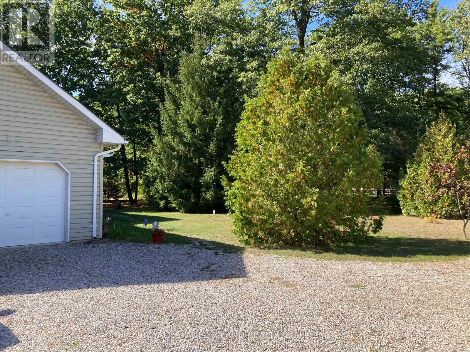 9909 Northville Crescent, Lambton Shores, Ontario  N0M 2N0 - Photo 22 - X12556264