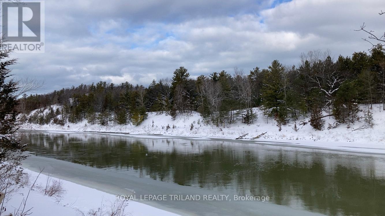 9909 Northville Crescent, Lambton Shores, Ontario  N0M 2N0 - Photo 32 - X12556264