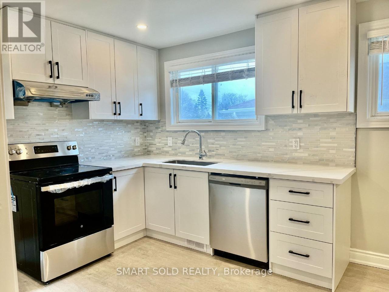 Upper - 228 Silverbirch Drive, Newmarket, Ontario  L3Y 2Z5 - Photo 3 - N12706790