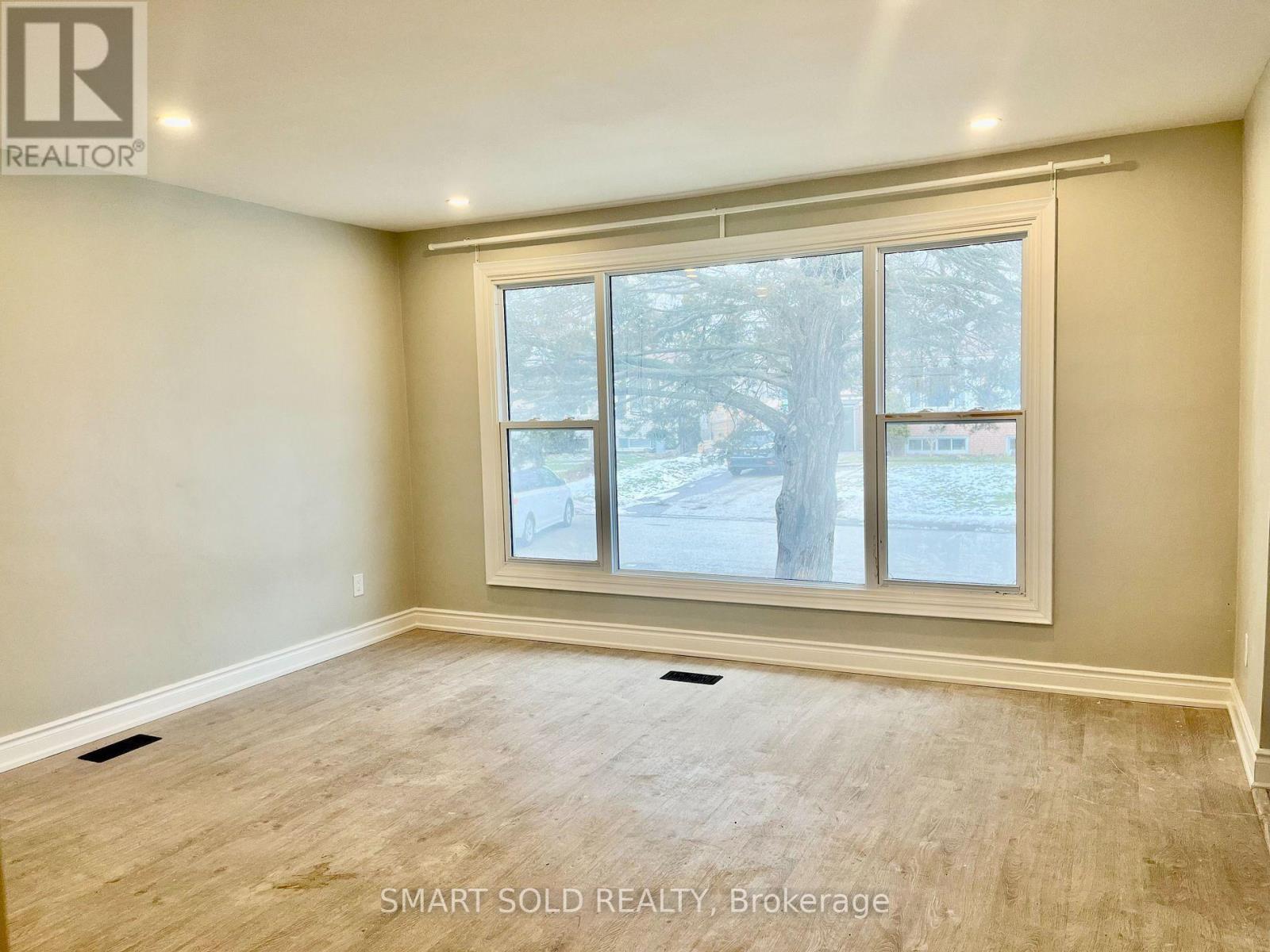 Upper - 228 Silverbirch Drive, Newmarket, Ontario  L3Y 2Z5 - Photo 5 - N12706790