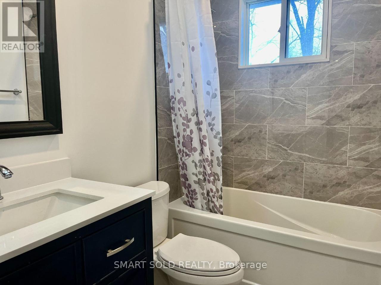 Upper - 228 Silverbirch Drive, Newmarket, Ontario  L3Y 2Z5 - Photo 9 - N12706790