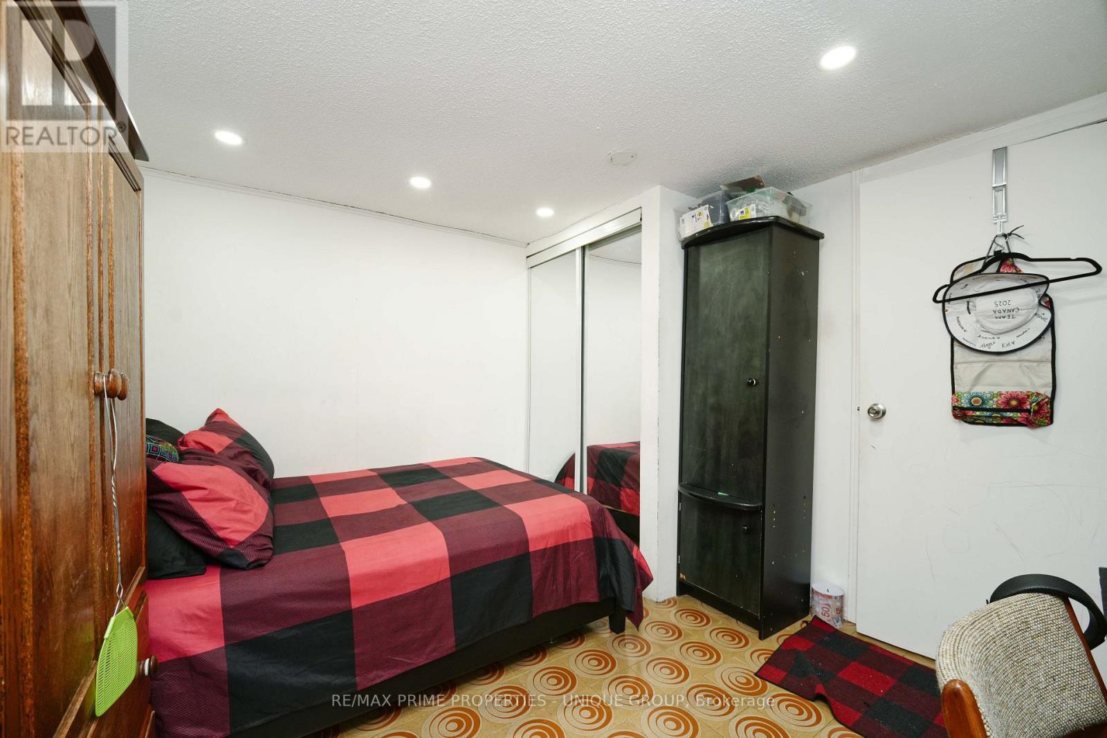 7001 Chigwel Court, Mississauga, Ontario  L4T 1N3 - Photo 33 - W12706780