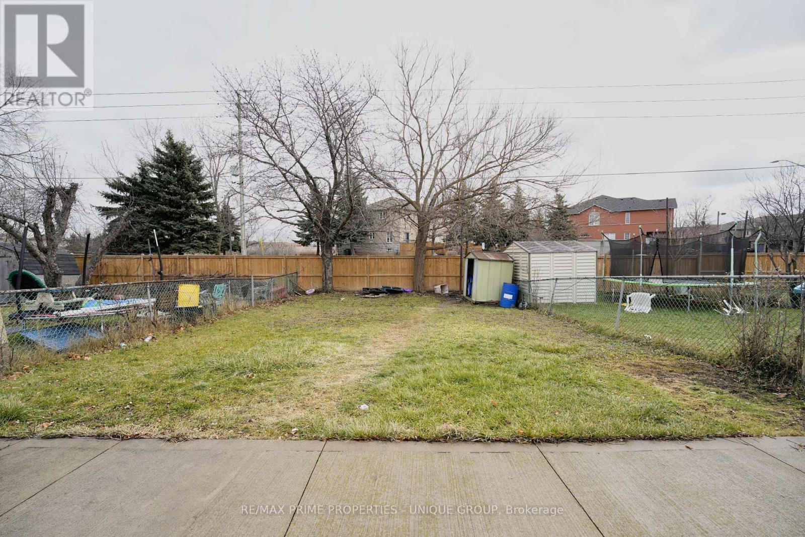 7001 Chigwel Court, Mississauga, Ontario  L4T 1N3 - Photo 47 - W12706780