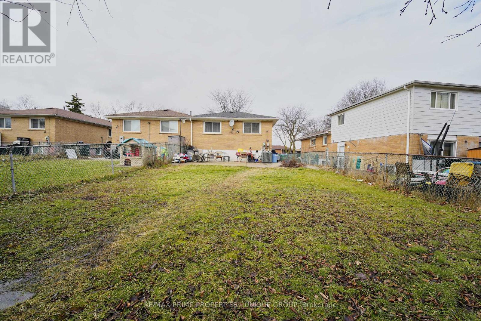 7001 Chigwel Court, Mississauga, Ontario  L4T 1N3 - Photo 48 - W12706780