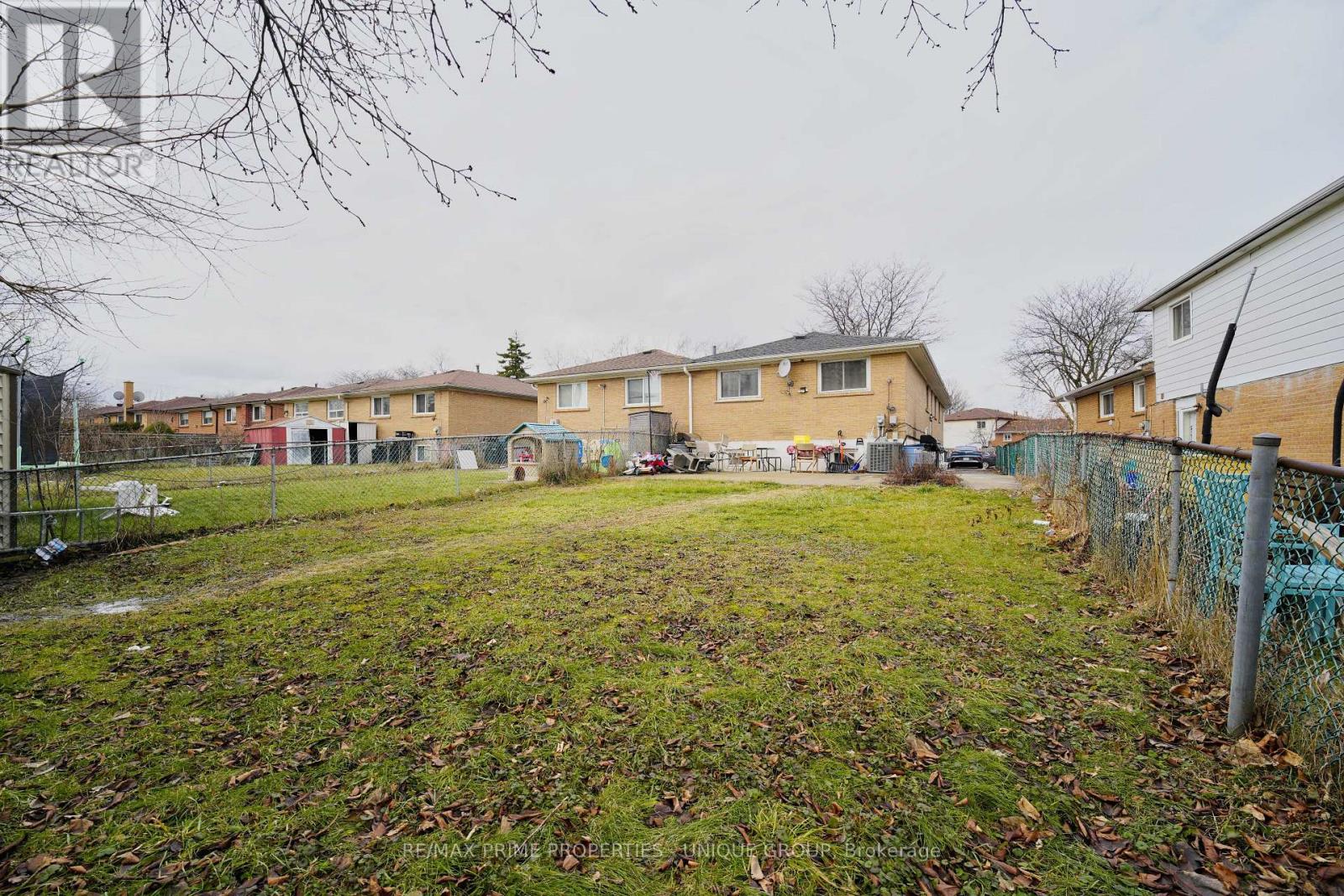 7001 Chigwel Court, Mississauga, Ontario  L4T 1N3 - Photo 49 - W12706780