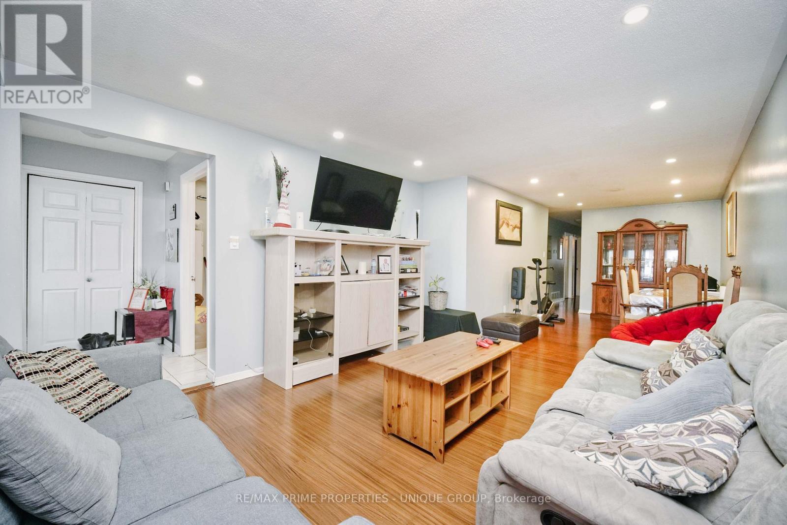 7001 Chigwel Court, Mississauga, Ontario  L4T 1N3 - Photo 7 - W12706780