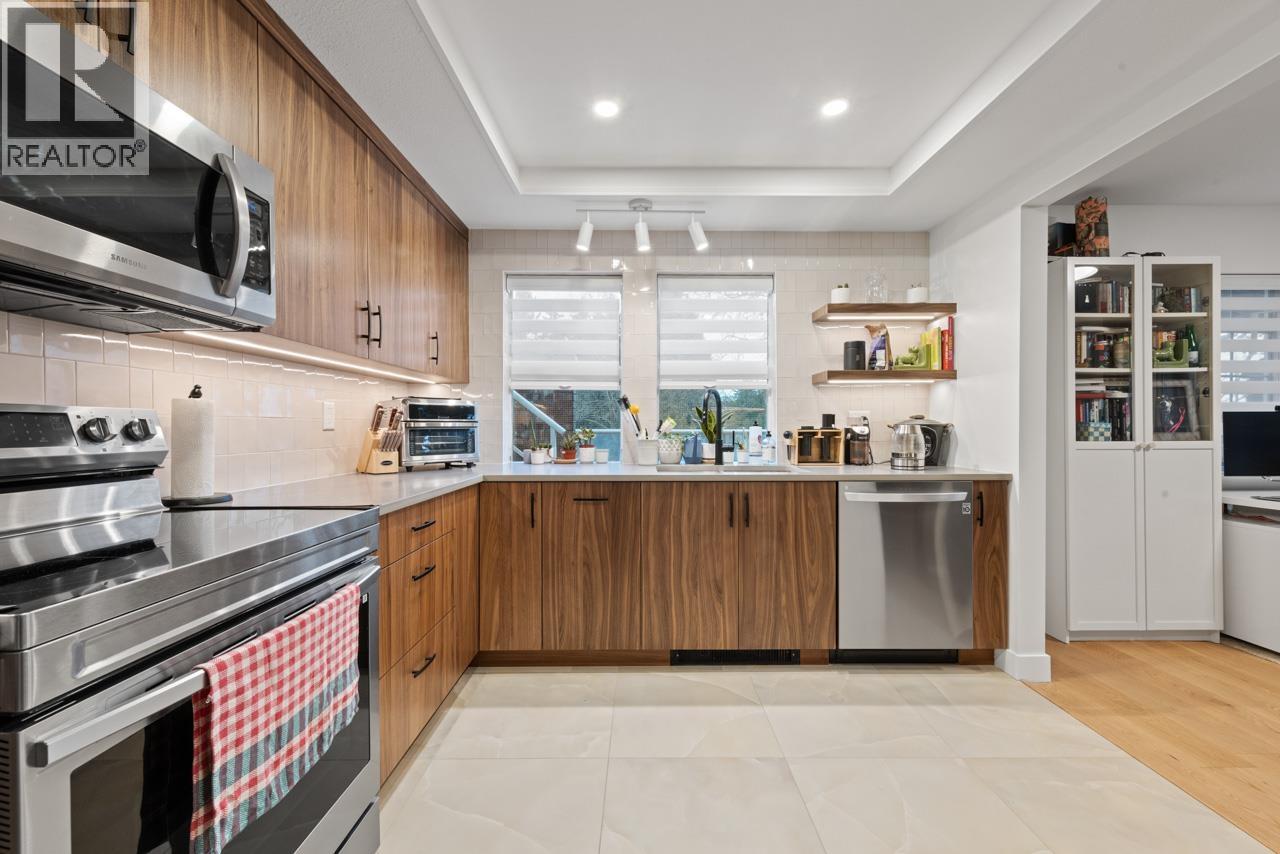 203 3401 CURLE AVENUE, Burnaby, British Columbia