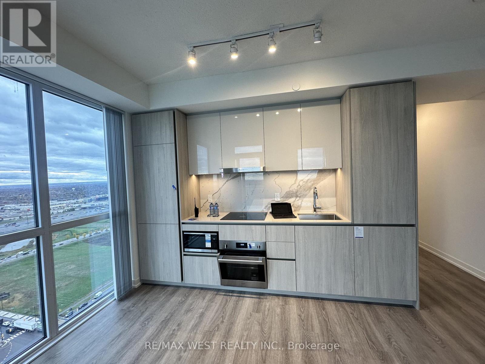 3212 - 8 Interchange Way, Vaughan, Ontario  L4K 0R2 - Photo 7 - N12706798