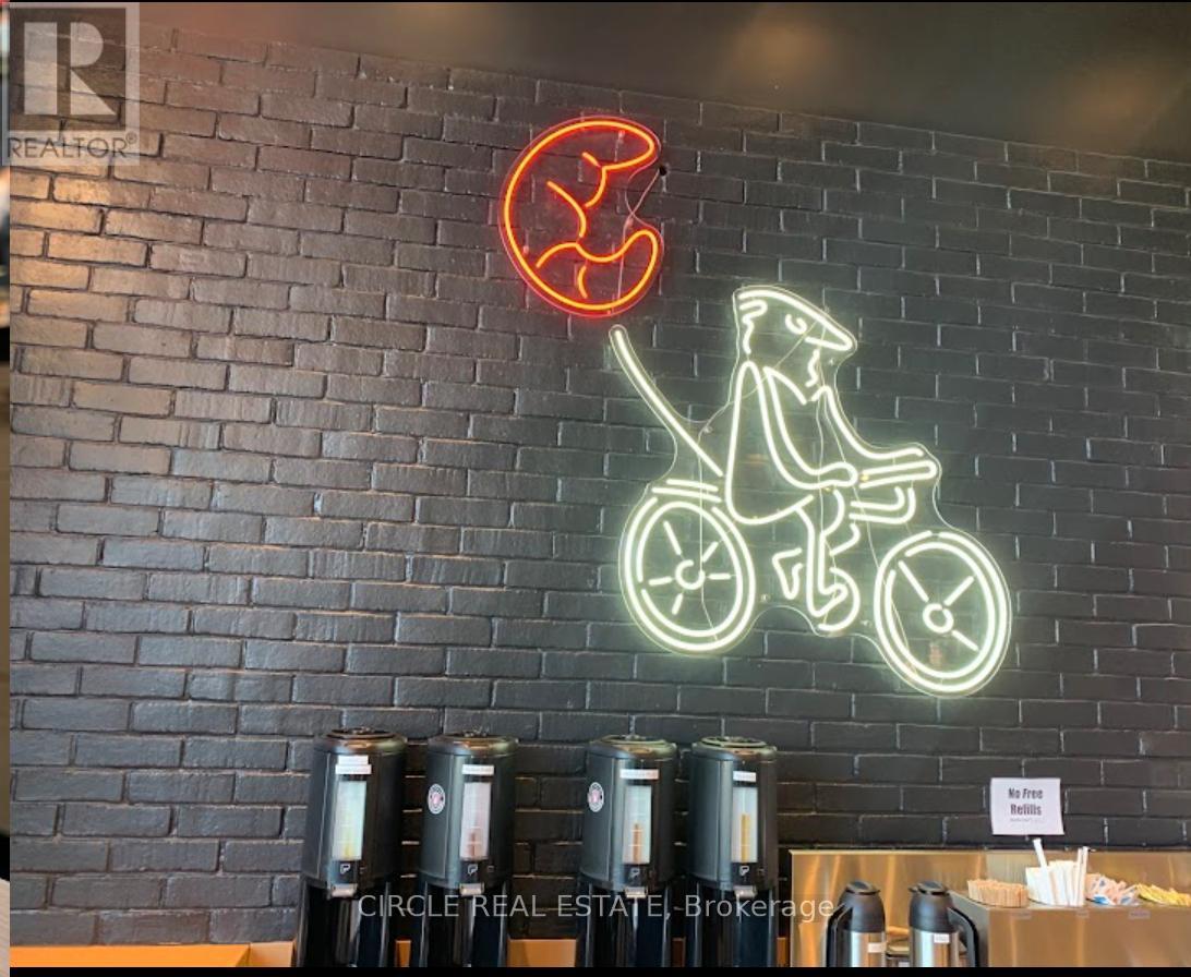 2-712 - 100 City Centre Drive N, Mississauga, Ontario  L5B 2C9 - Photo 4 - W12706794