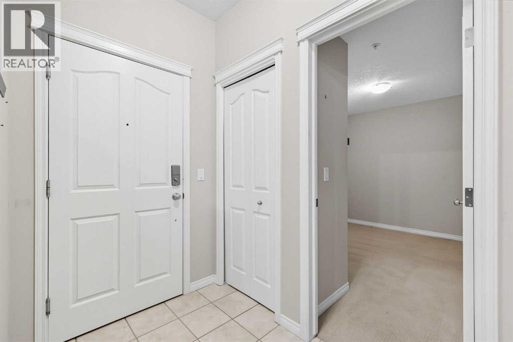 240, 30 Sierra Morena Landing Sw, Calgary, Alberta  T3H 5H2 - Photo 3 - A2260562