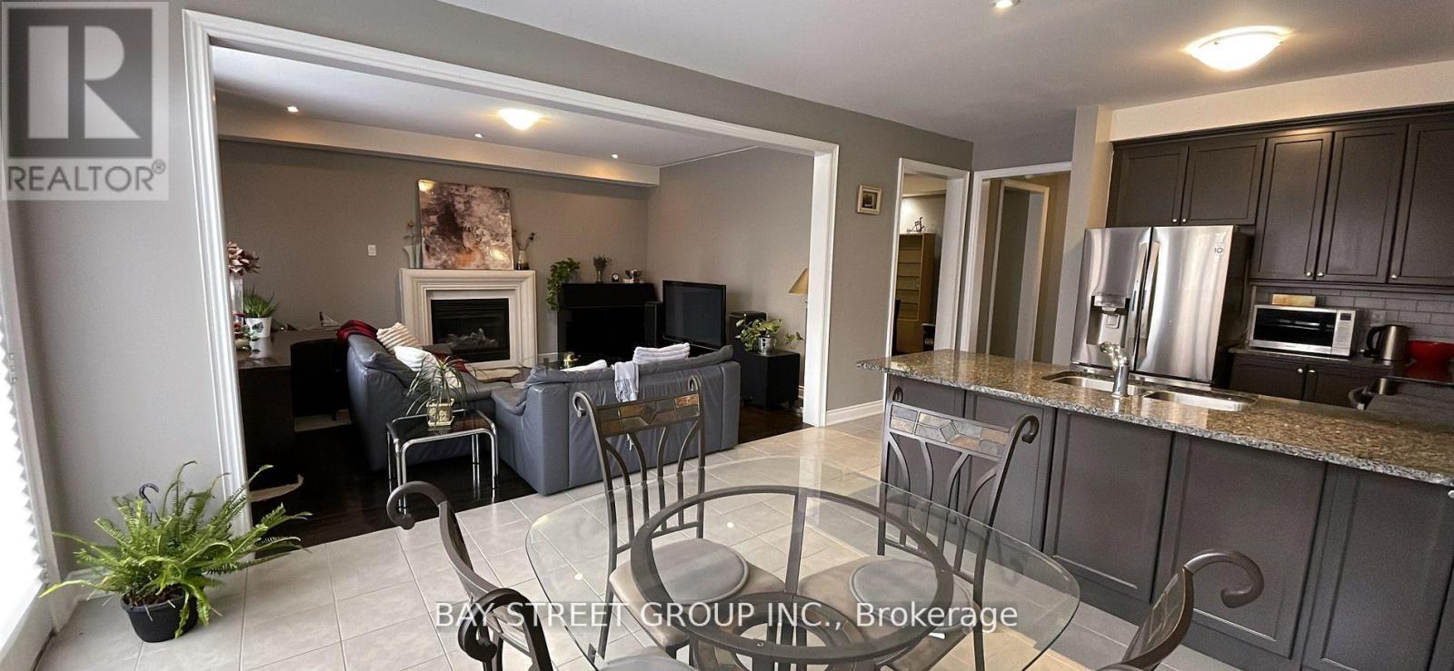 279 John Davis Gate, Whitchurch-Stouffville, Ontario  L4A 1T5 - Photo 8 - N12706814