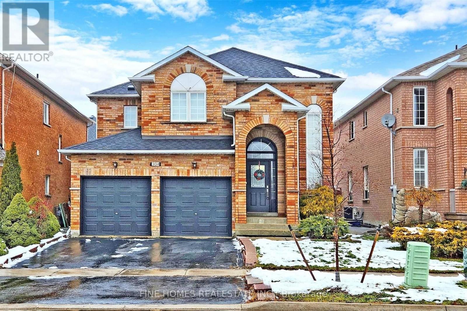 UPPER - 304 DRUMMOND DRIVE, Vaughan, Ontario