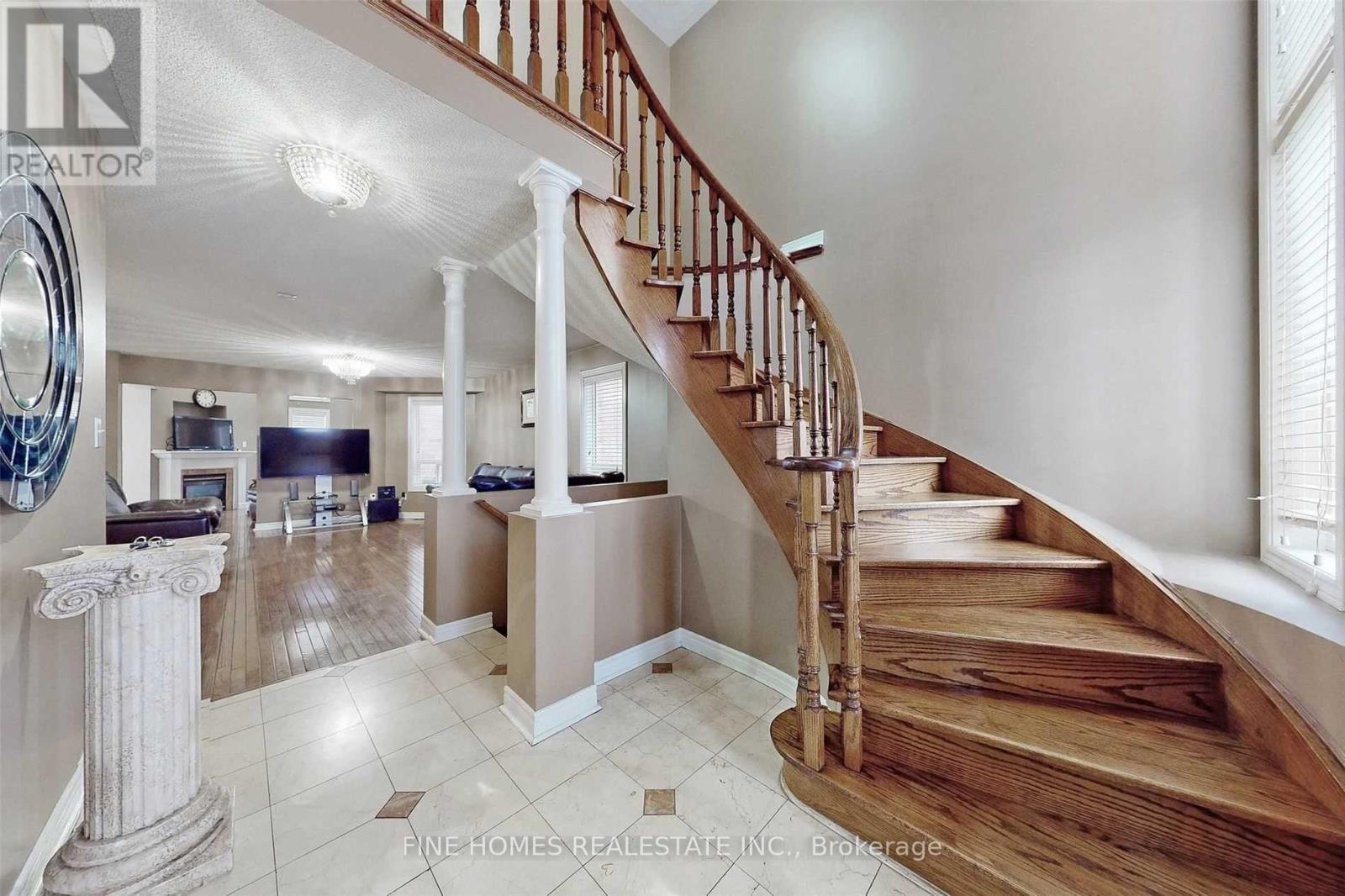 Upper - 304 Drummond Drive, Vaughan, Ontario  L6A 3C2 - Photo 10 - N12706818