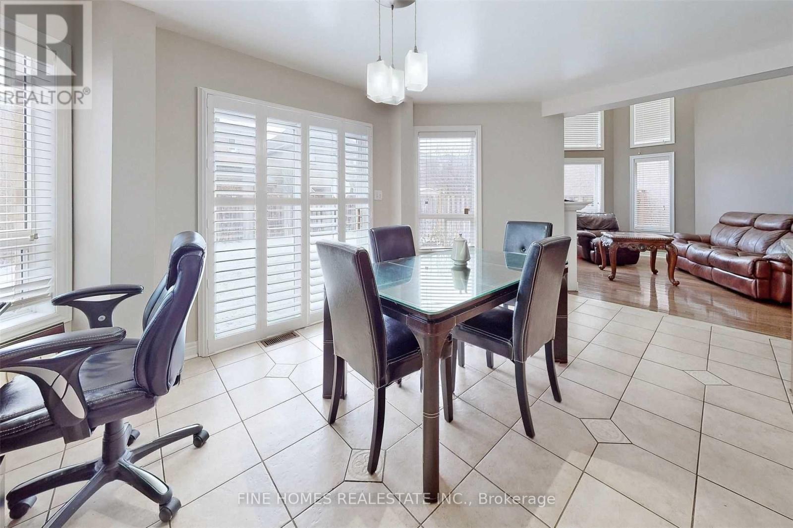 Upper - 304 Drummond Drive, Vaughan, Ontario  L6A 3C2 - Photo 9 - N12706818