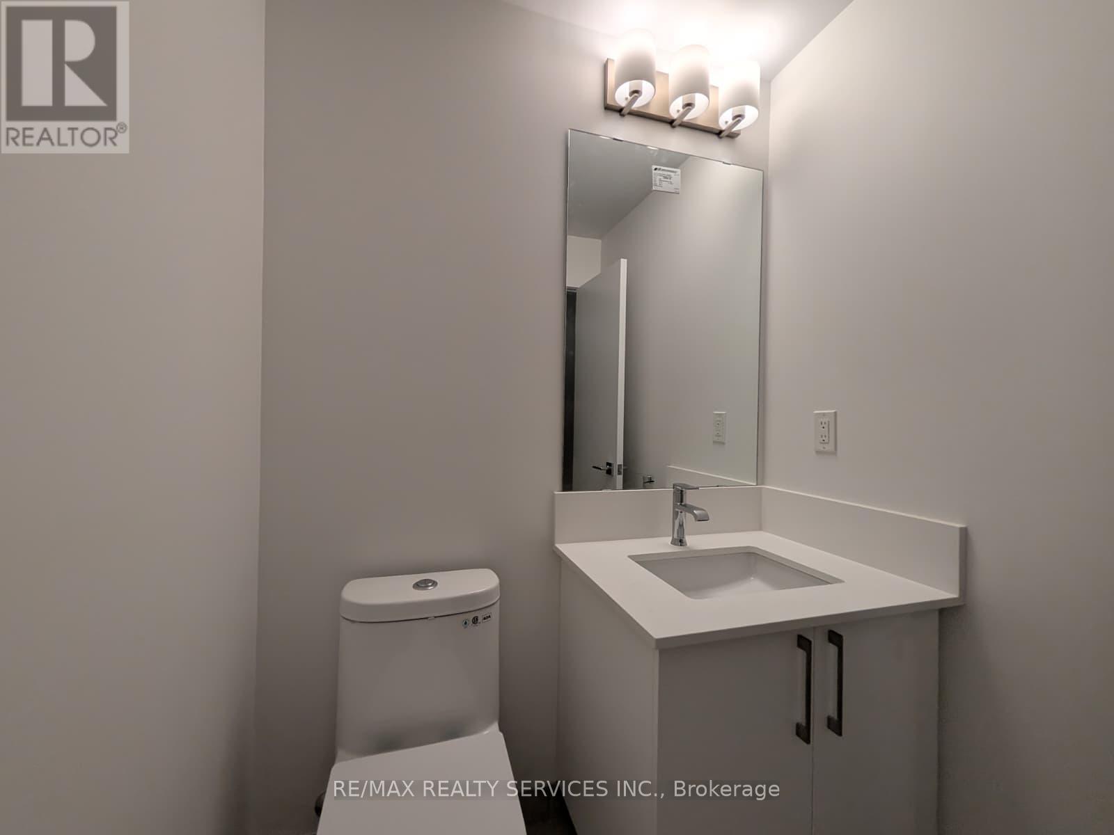 Th15 - 498 Plains Road E, Burlington, Ontario  L7T 0C9 - Photo 10 - W12706836