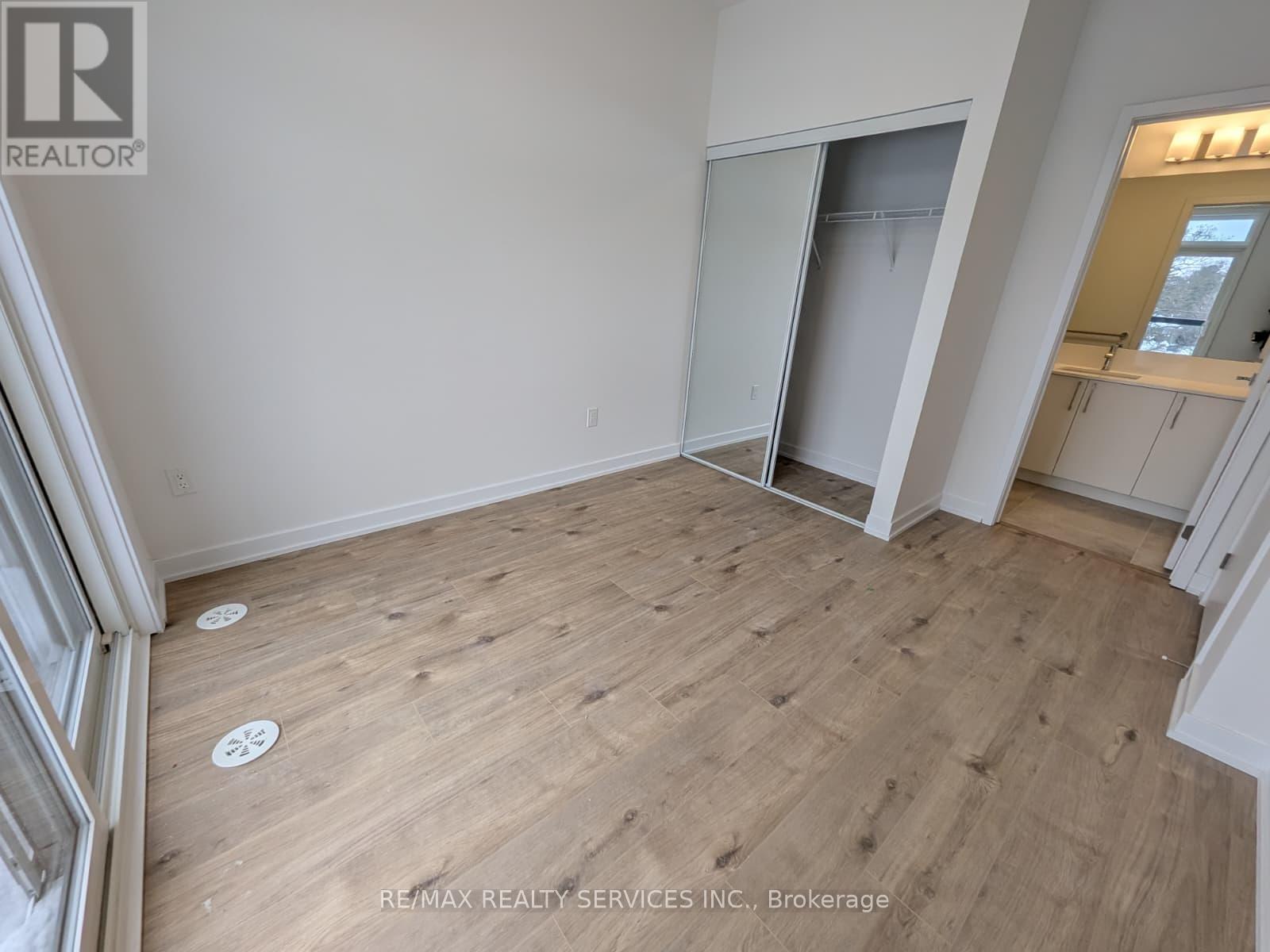 Th15 - 498 Plains Road E, Burlington, Ontario  L7T 0C9 - Photo 12 - W12706836