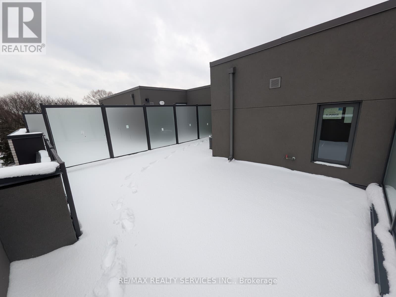 Th15 - 498 Plains Road E, Burlington, Ontario  L7T 0C9 - Photo 19 - W12706836