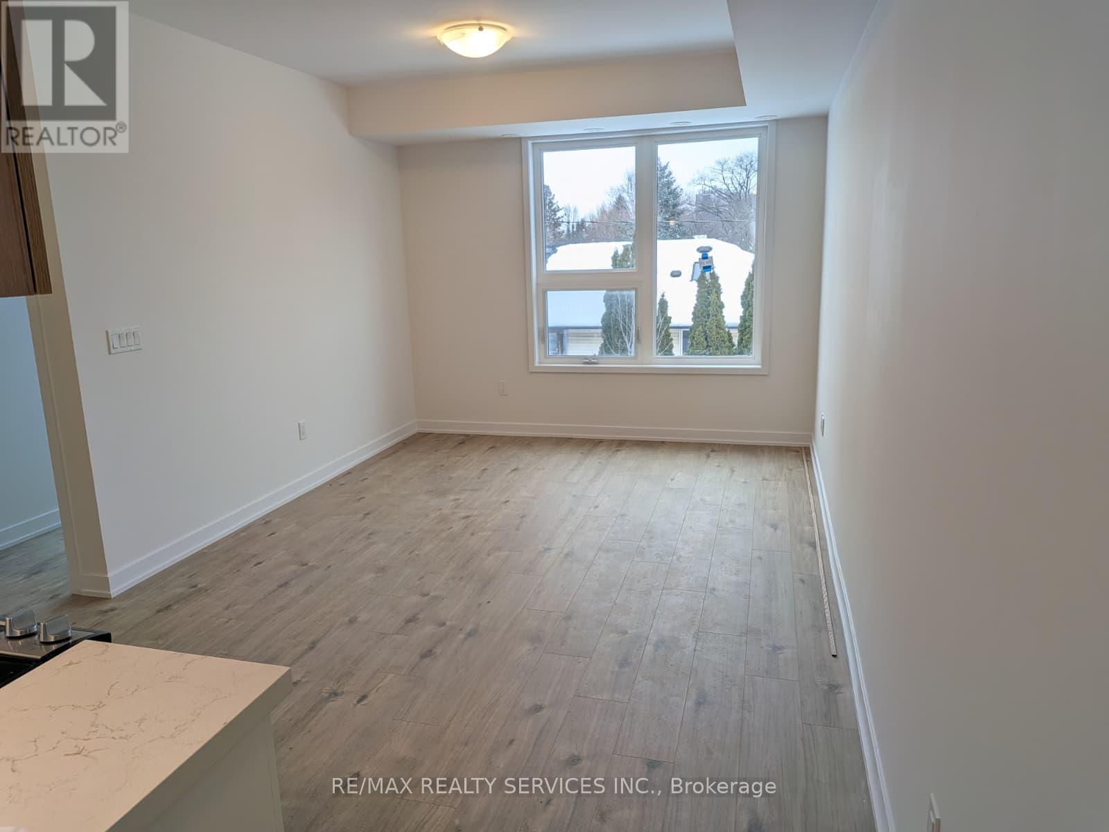 Th15 - 498 Plains Road E, Burlington, Ontario  L7T 0C9 - Photo 6 - W12706836