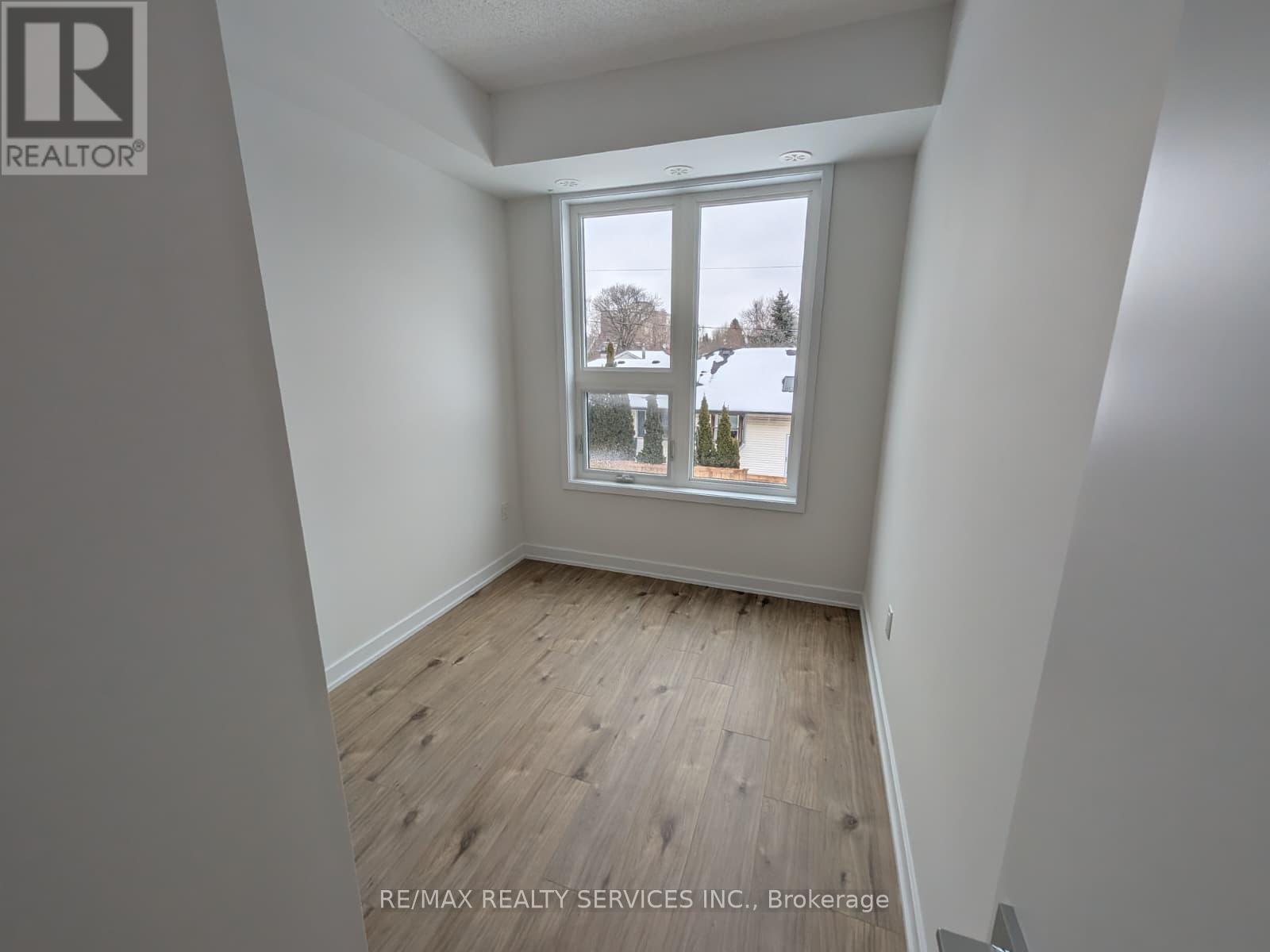 Th15 - 498 Plains Road E, Burlington, Ontario  L7T 0C9 - Photo 7 - W12706836