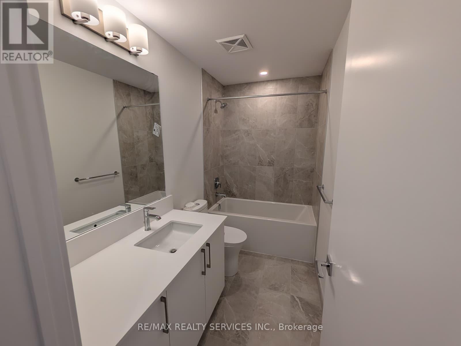 Th15 - 498 Plains Road E, Burlington, Ontario  L7T 0C9 - Photo 8 - W12706836