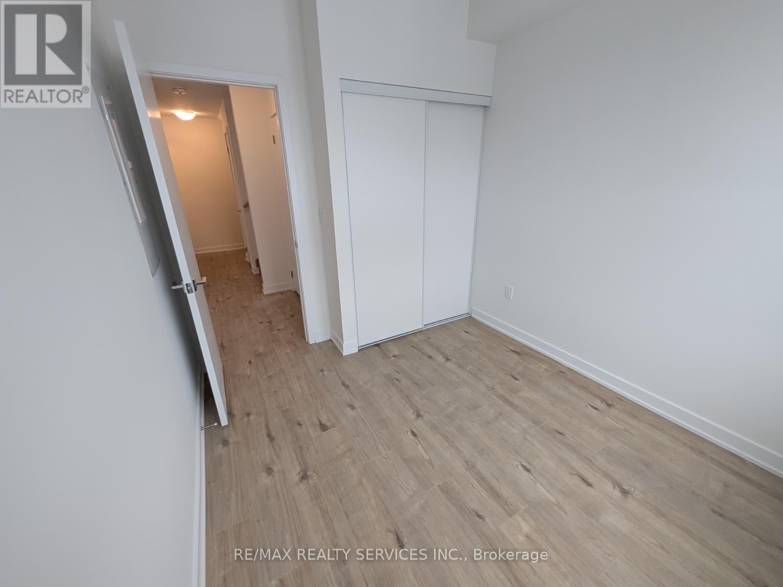 Th15 - 498 Plains Road E, Burlington, Ontario  L7T 0C9 - Photo 9 - W12706836