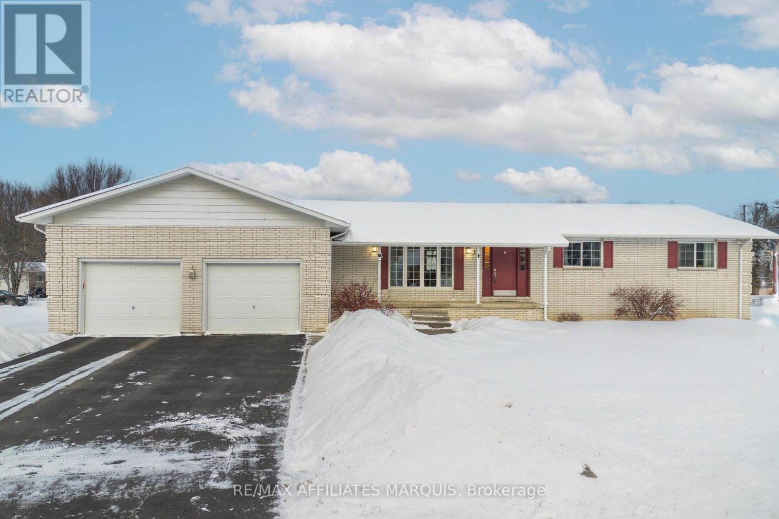 3 FOREST DRIVE, Rideau Lakes, Ontario