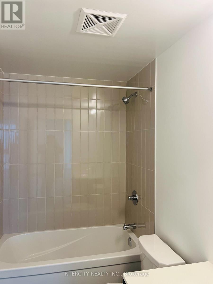 716 - 15 Skyridge Drive, Brampton, Ontario  L6P 4S3 - Photo 7 - W12706870