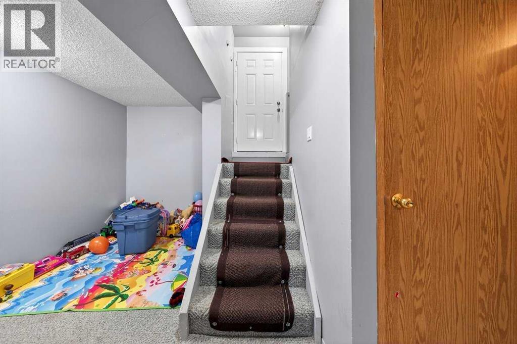 214 Martinwood Place Ne, Calgary, Alberta  T3J 3H6 - Photo 35 - A2274044