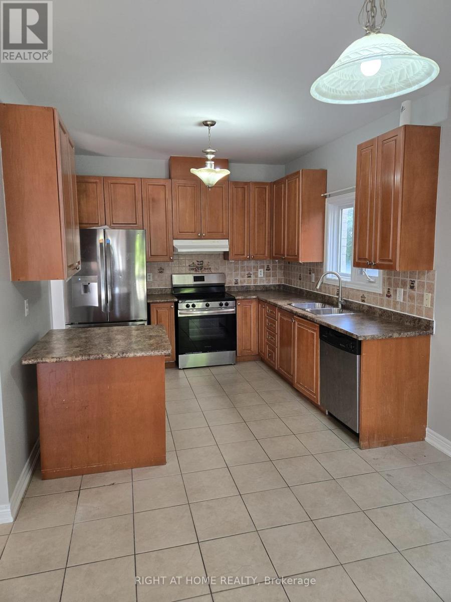 Main Unit - 446 Pettite Trail W, Milton, Ontario  L9T 6W8 - Photo 3 - W12658830