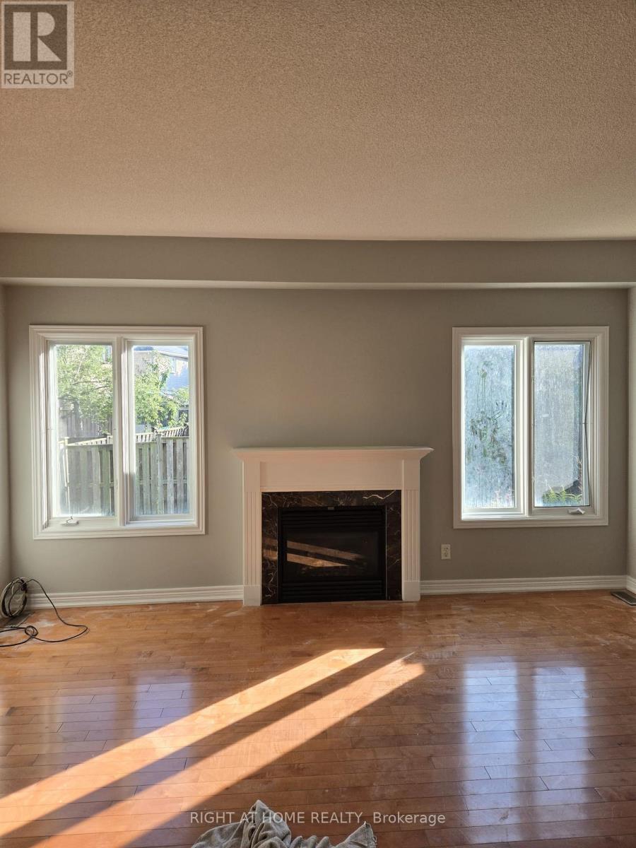 Main Unit - 446 Pettite Trail W, Milton, Ontario  L9T 6W8 - Photo 4 - W12658830