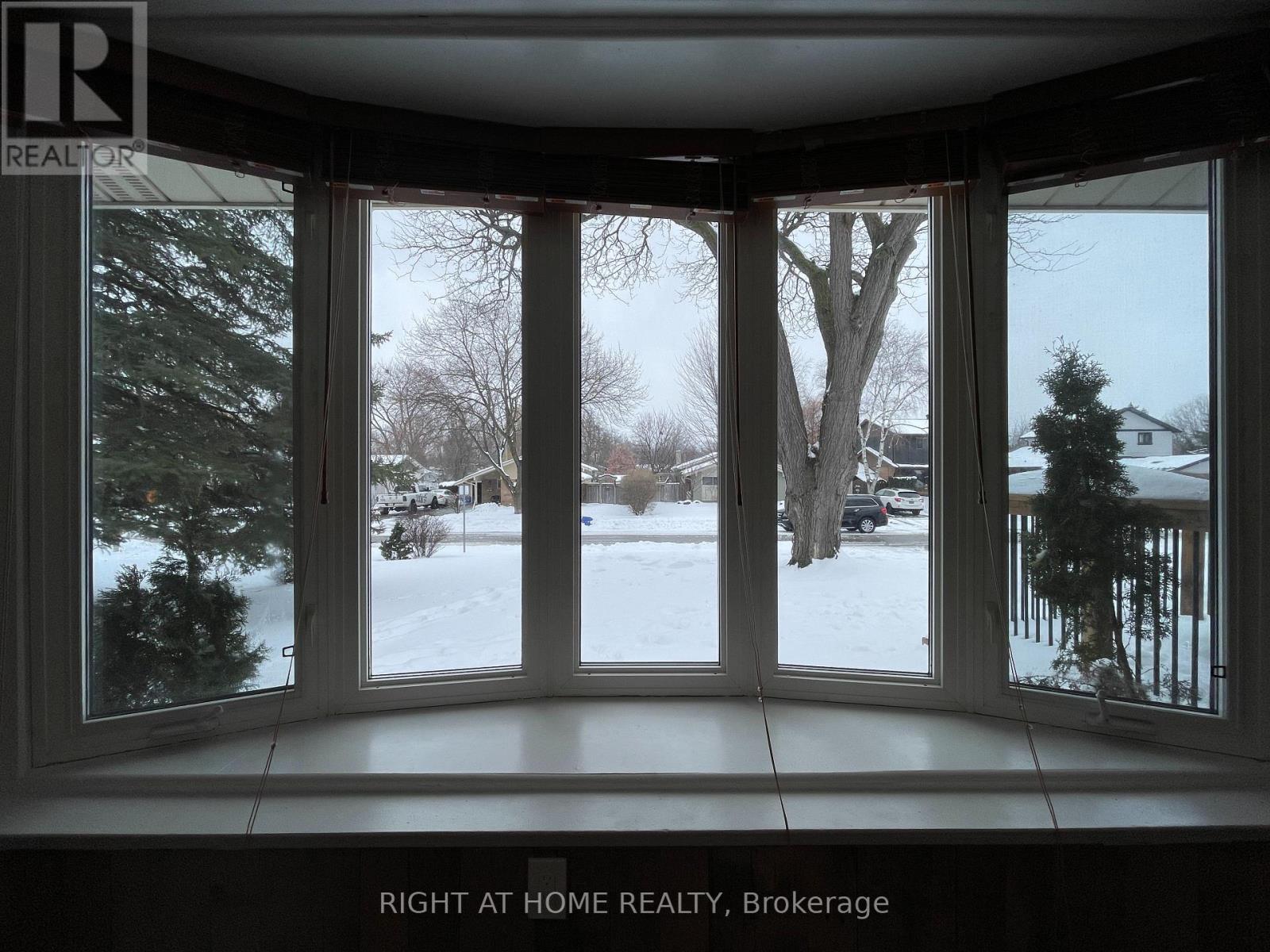 345 Maplewood Crescent, Milton, Ontario  L9T 2G1 - Photo 5 - W12705780