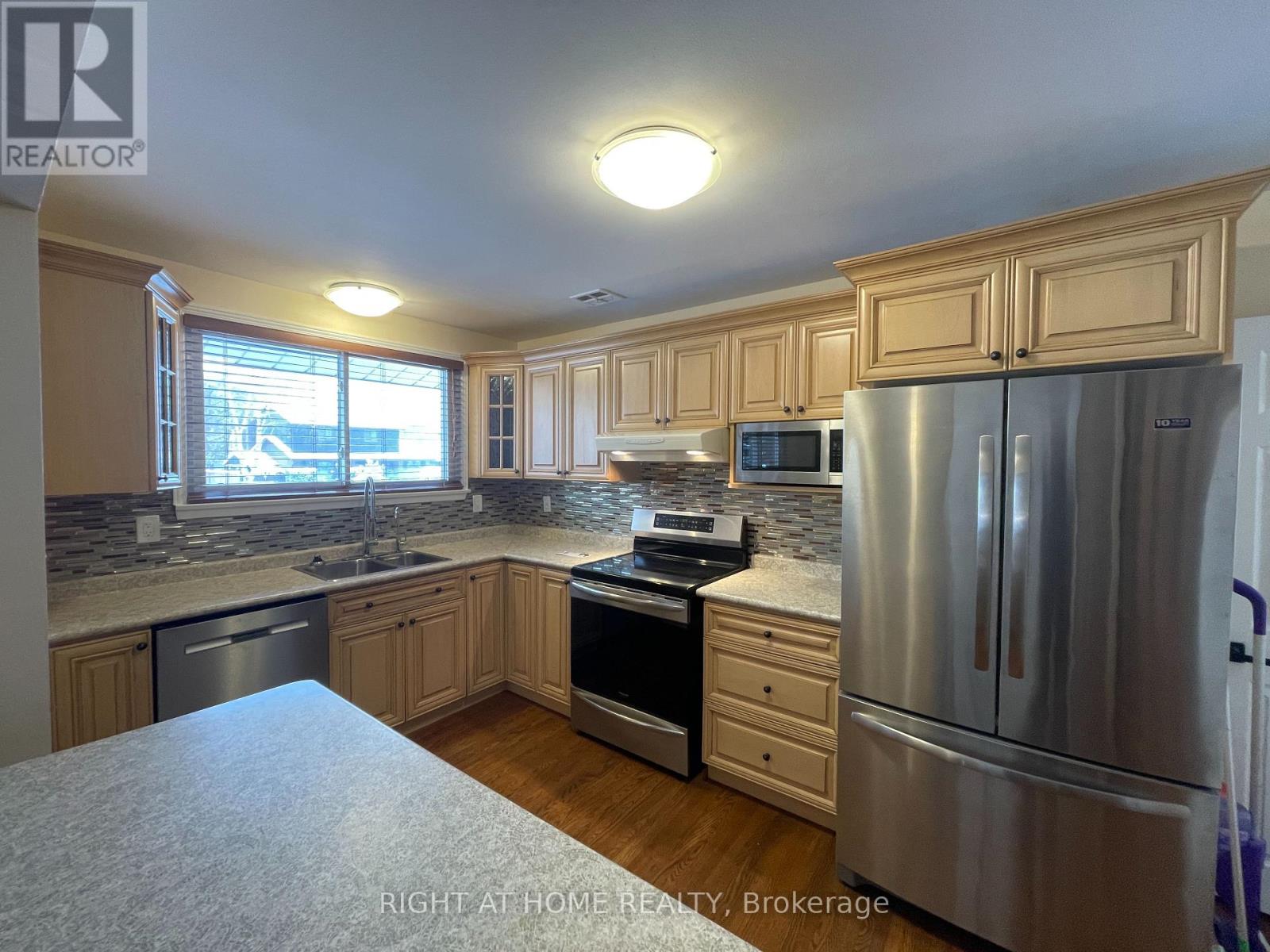 345 Maplewood Crescent, Milton, Ontario  L9T 2G1 - Photo 8 - W12705780