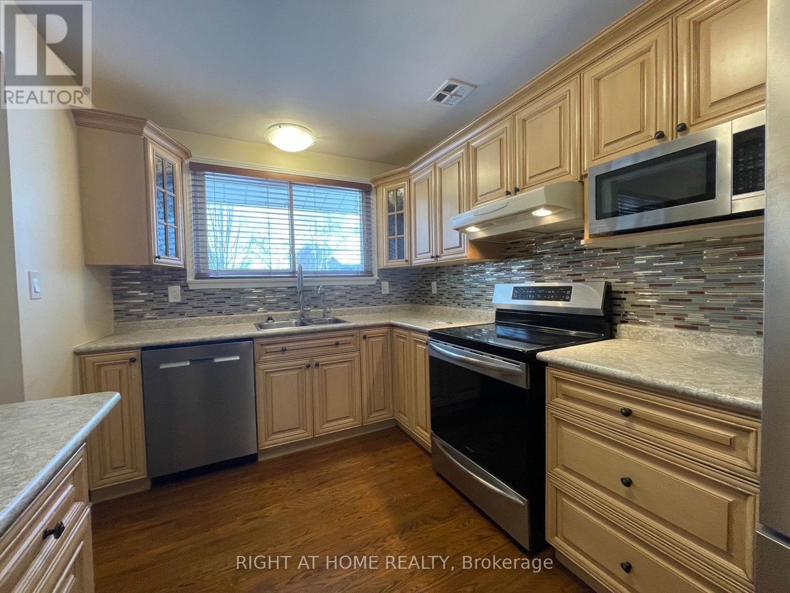 345 Maplewood Crescent, Milton, Ontario  L9T 2G1 - Photo 9 - W12705780