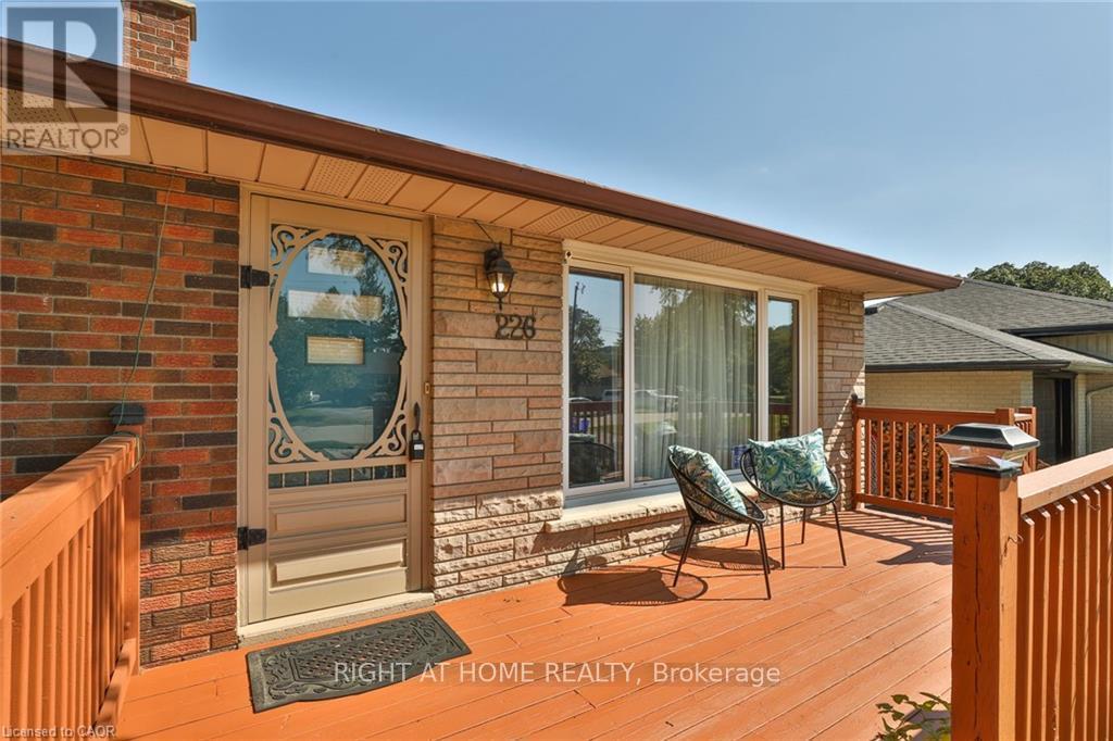 226 Bel Air Avenue, Hamilton, Ontario  L8E 5K2 - Photo 3 - X12706872
