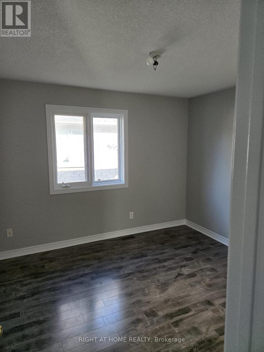 Main Unit - 446 Pettite Trail W, Milton, Ontario  L9T 6W8 - Photo 10 - W12658830