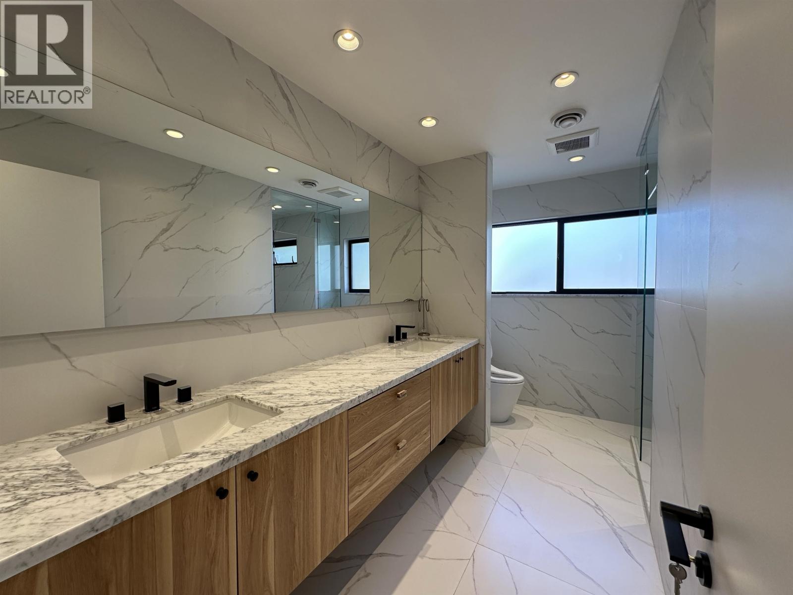 8258 Burnlake Drive, Burnaby, British Columbia  V5A 3K9 - Photo 13 - R3079141