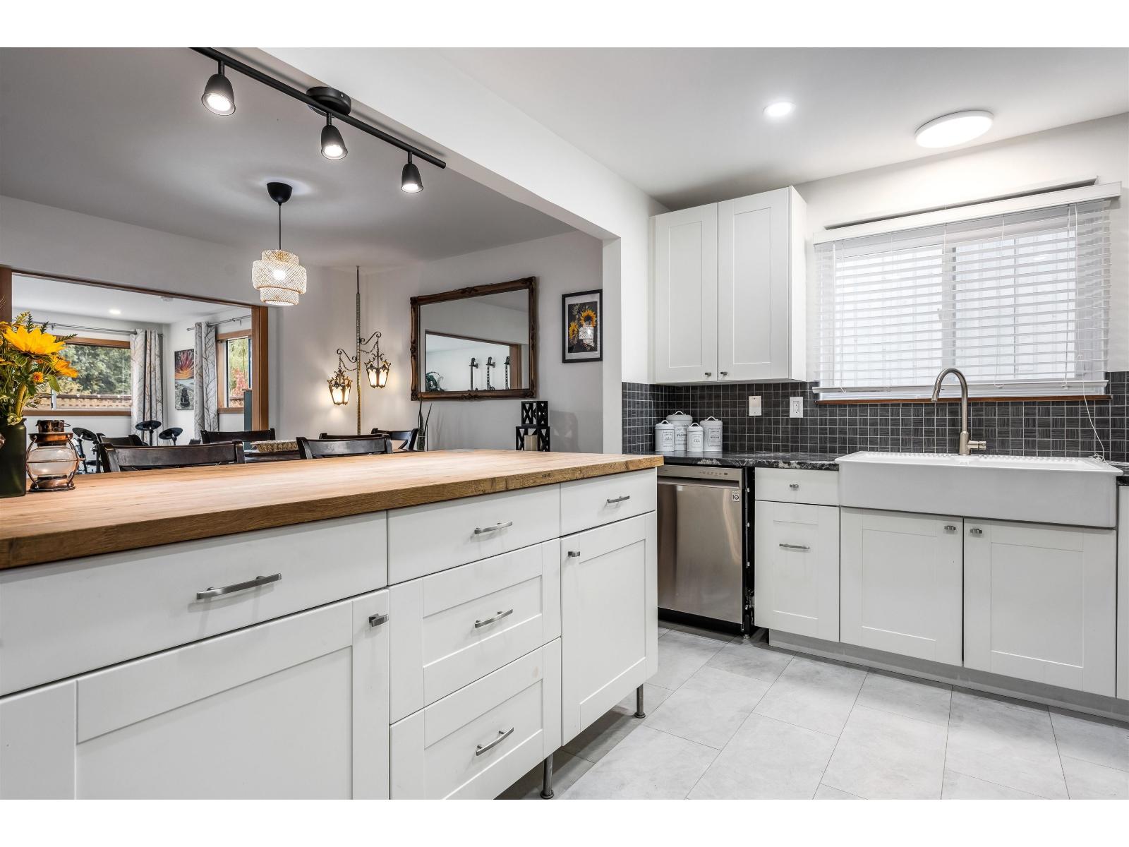 8542 Mccutcheon Avenue, Chilliwack Proper South, Chilliwack, British Columbia  V2P 7K7 - Photo 10 - R3076341