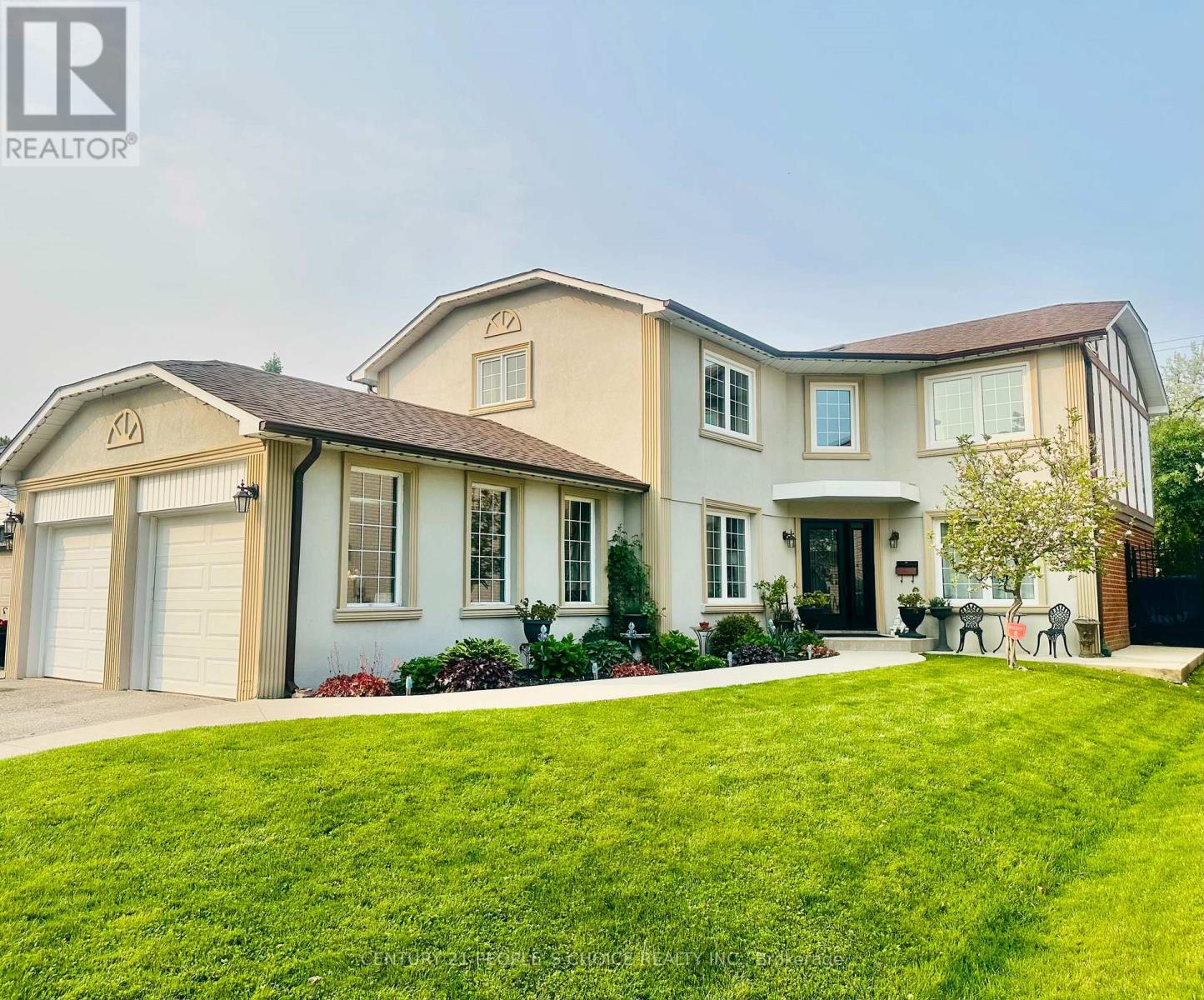 32 Madrid Crescent, Brampton, Ontario  L6S 2X4 - Photo 2 - W12659346