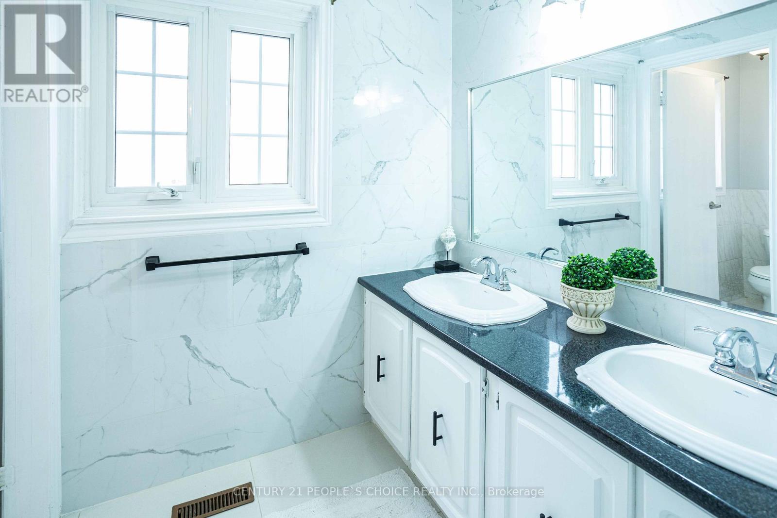 32 Madrid Crescent, Brampton, Ontario  L6S 2X4 - Photo 26 - W12659346