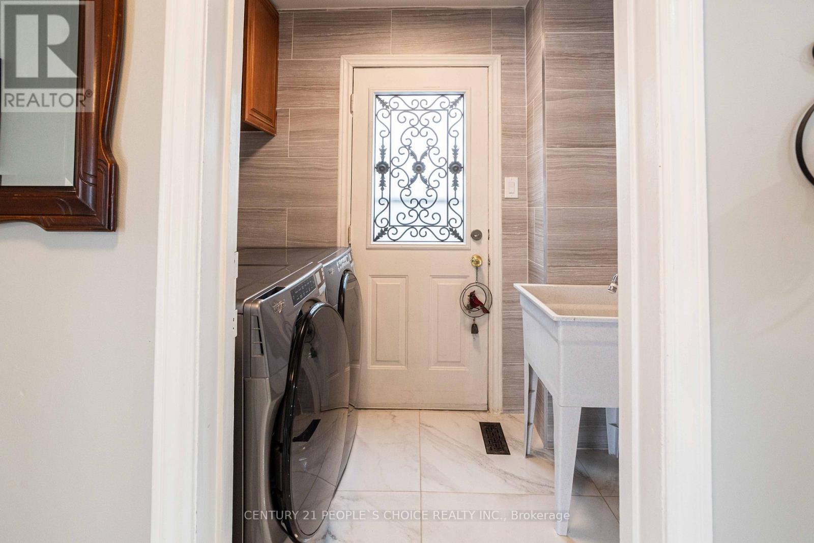 32 Madrid Crescent, Brampton, Ontario  L6S 2X4 - Photo 37 - W12659346