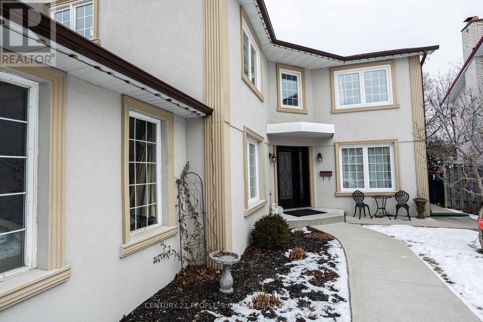 32 Madrid Crescent, Brampton, Ontario  L6S 2X4 - Photo 5 - W12659346