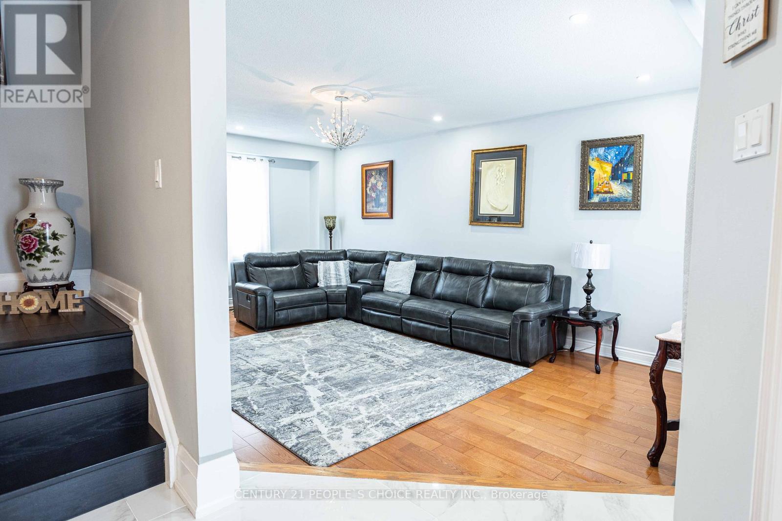 32 Madrid Crescent, Brampton, Ontario  L6S 2X4 - Photo 8 - W12659346