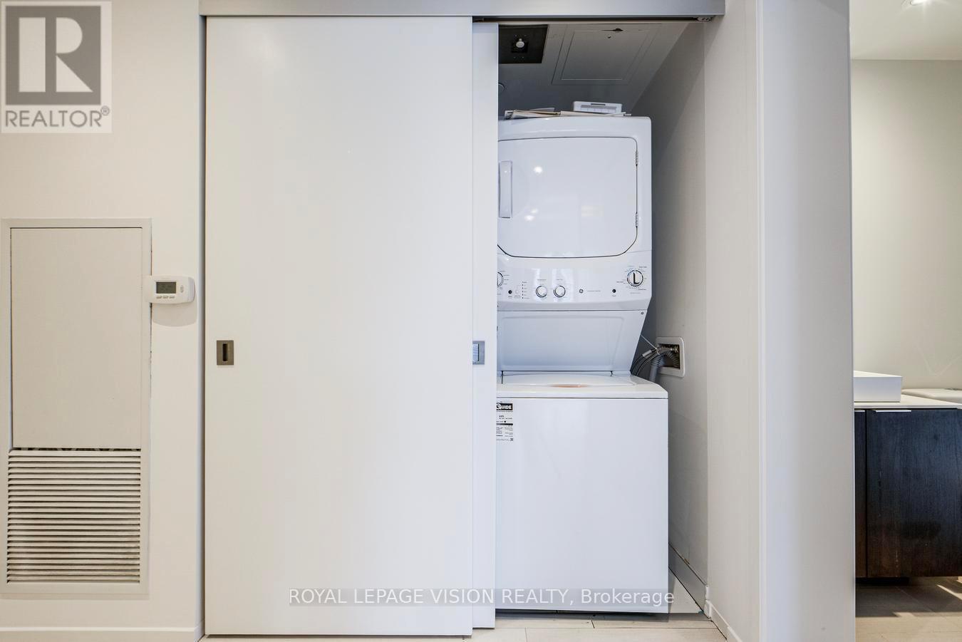 2401 - 159 Dundas Street E, Toronto, Ontario  M5B 1E4 - Photo 13 - C12706896