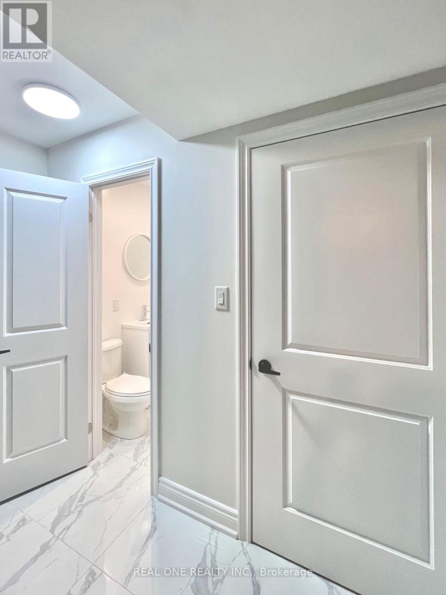 65 Dewlane Drive, Toronto, Ontario  M2R 2P9 - Photo 2 - C12706898