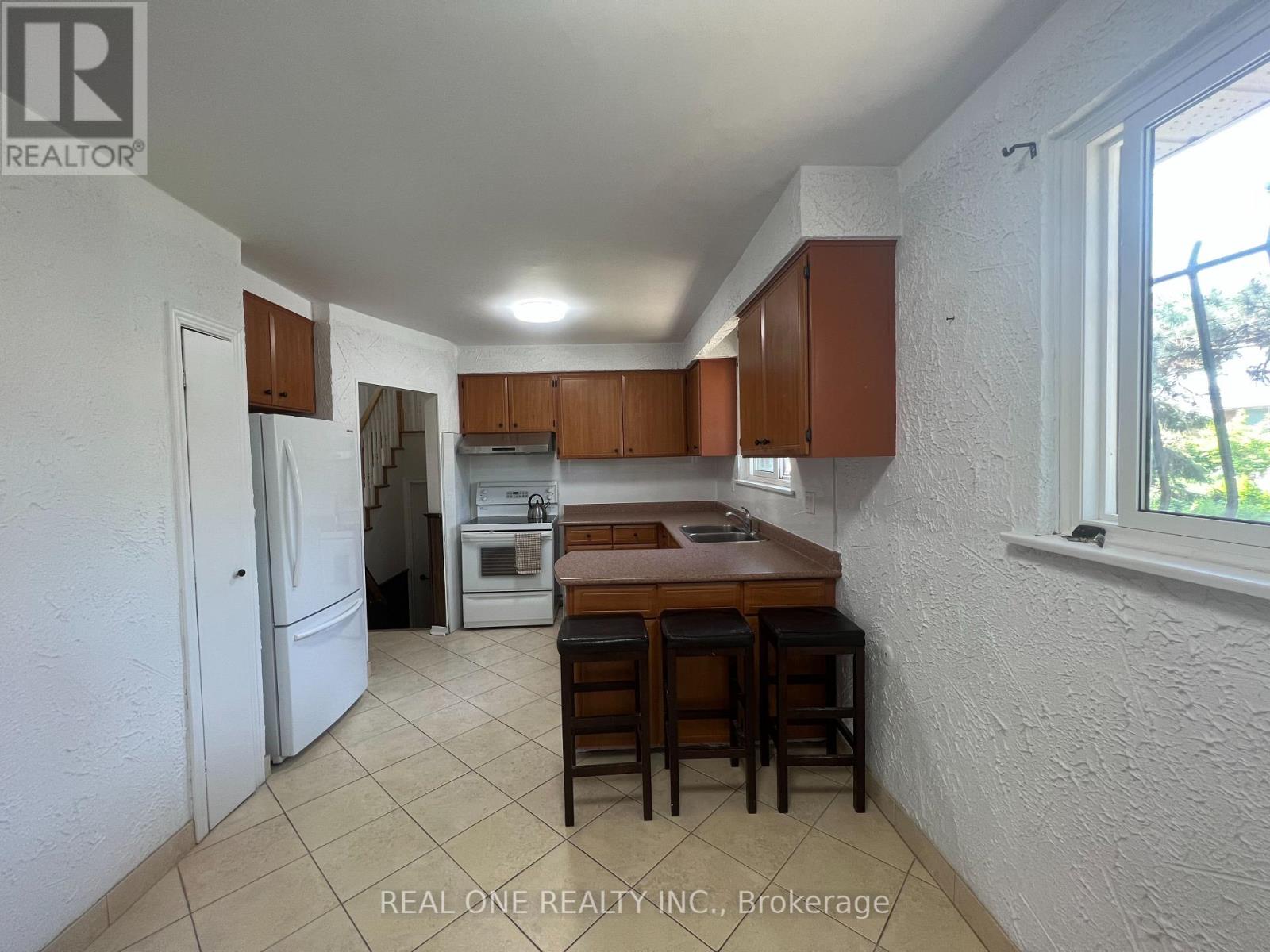 65 Dewlane Drive, Toronto, Ontario  M2R 2P9 - Photo 6 - C12706898