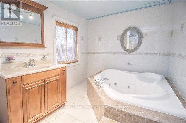 2 Hampstead Court, Markham, Ontario  L3R 3S7 - Photo 12 - N12706906