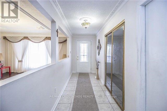 2 Hampstead Court, Markham, Ontario  L3R 3S7 - Photo 2 - N12706906