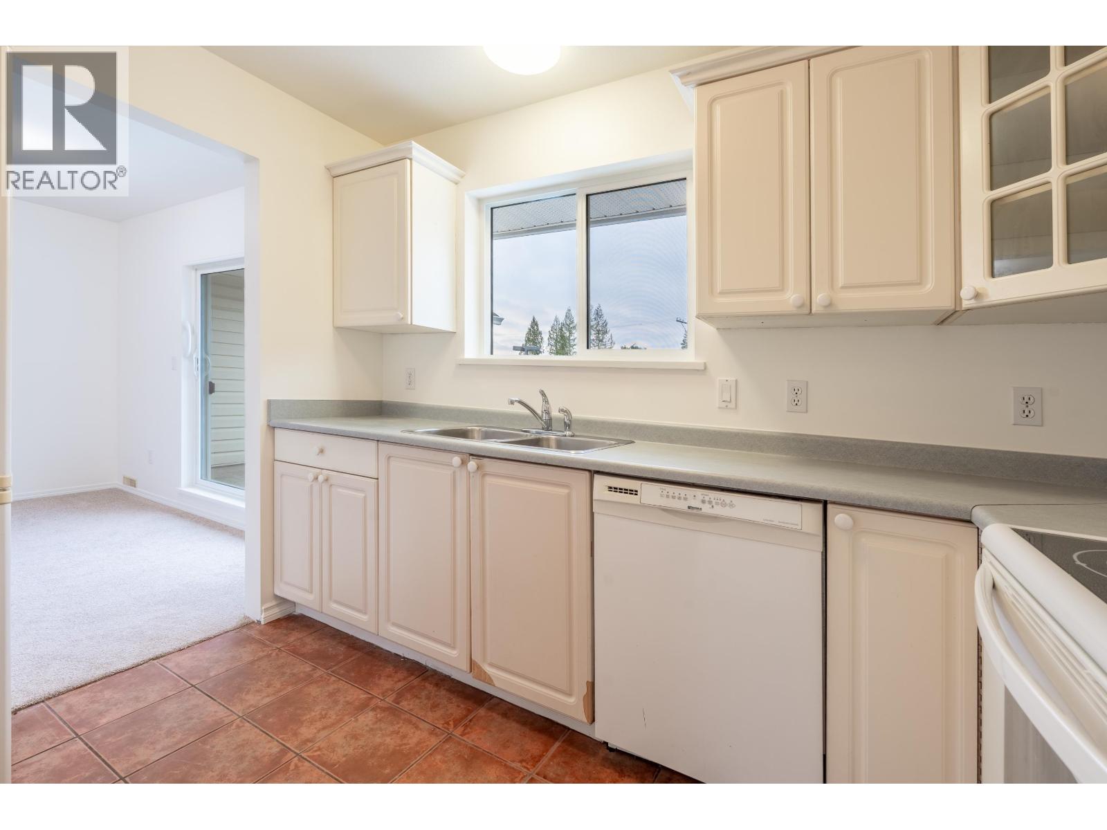 18 5610 Trail Avenue, Sechelt, British Columbia  V7Z 0H8 - Photo 4 - R3080362